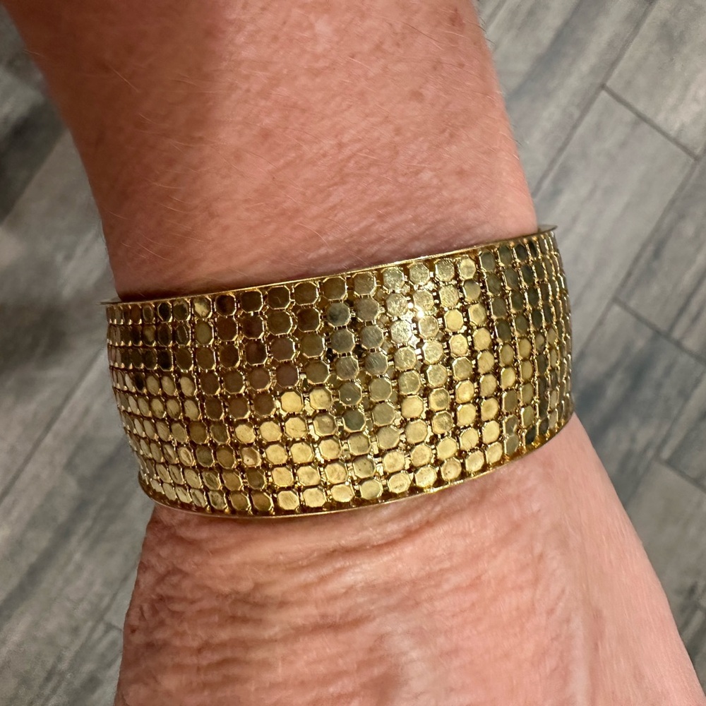 Bangle bracelet gold